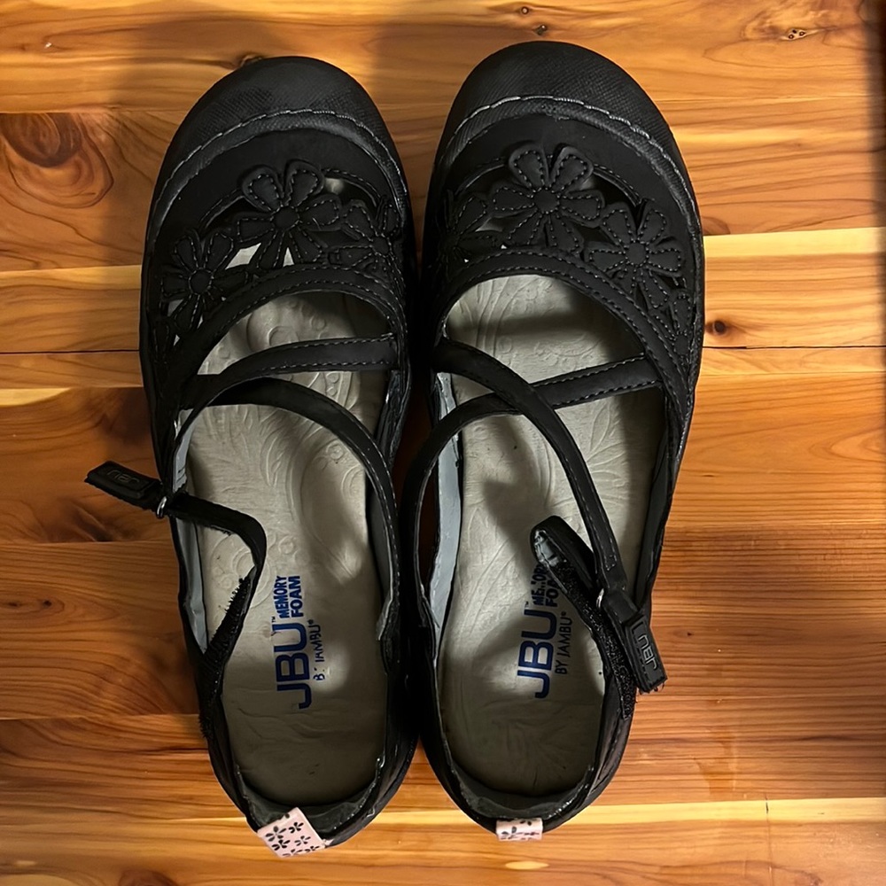 JBU Mary Janes. Worn twice. Black size 7